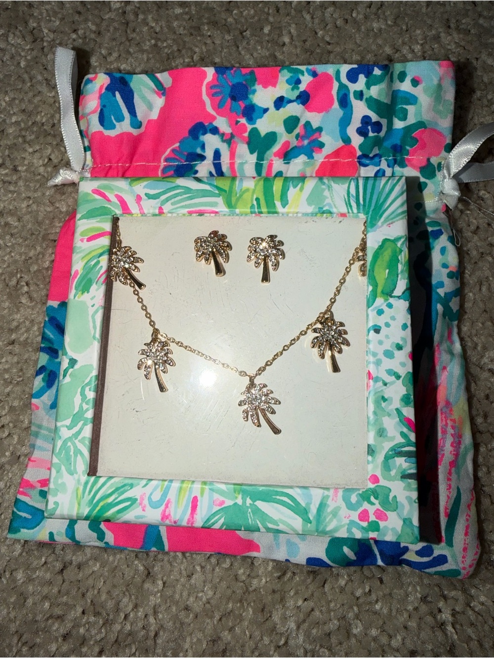 Lilly Pulitzer Palm Tree Necklace and Earring Set NWT Lilly bag included - Picture 3 of 3